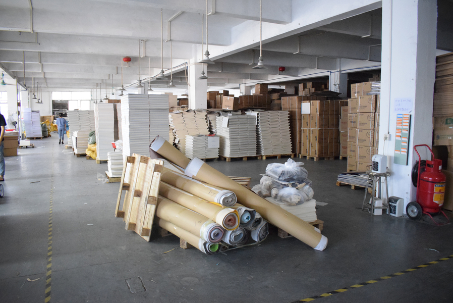 GUANGZHOU YM PACKAGE PRODUCTS CO.,LTD. lini produksi pabrikan