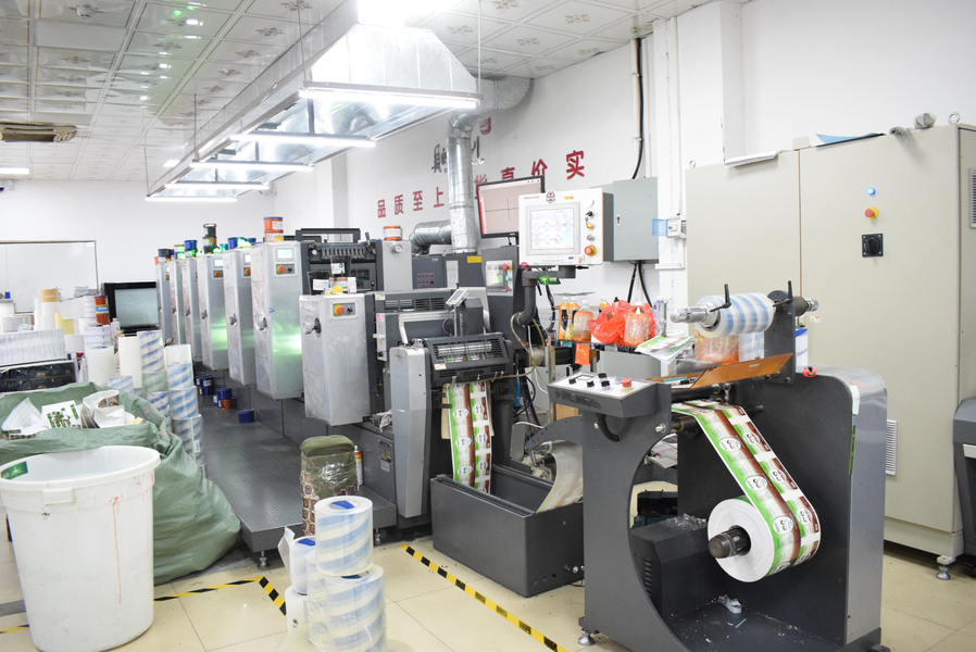 GUANGZHOU YM PACKAGE PRODUCTS CO.,LTD. lini produksi pabrikan
