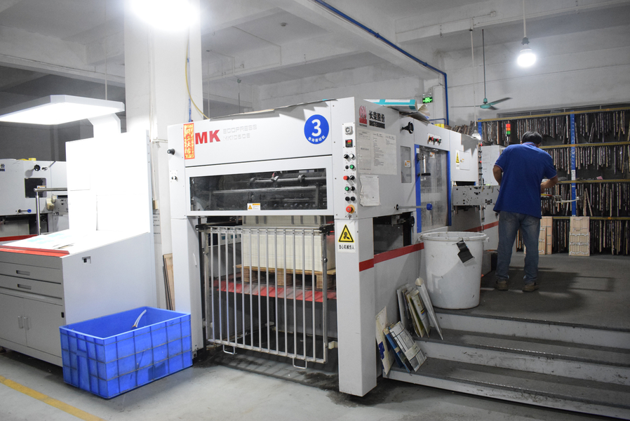 GUANGZHOU YM PACKAGE PRODUCTS CO.,LTD. lini produksi pabrikan