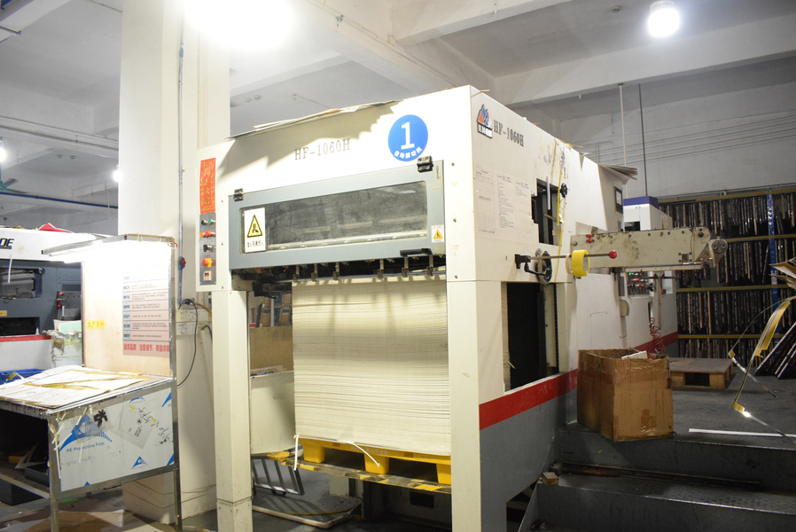 GUANGZHOU YM PACKAGE PRODUCTS CO.,LTD. lini produksi pabrikan
