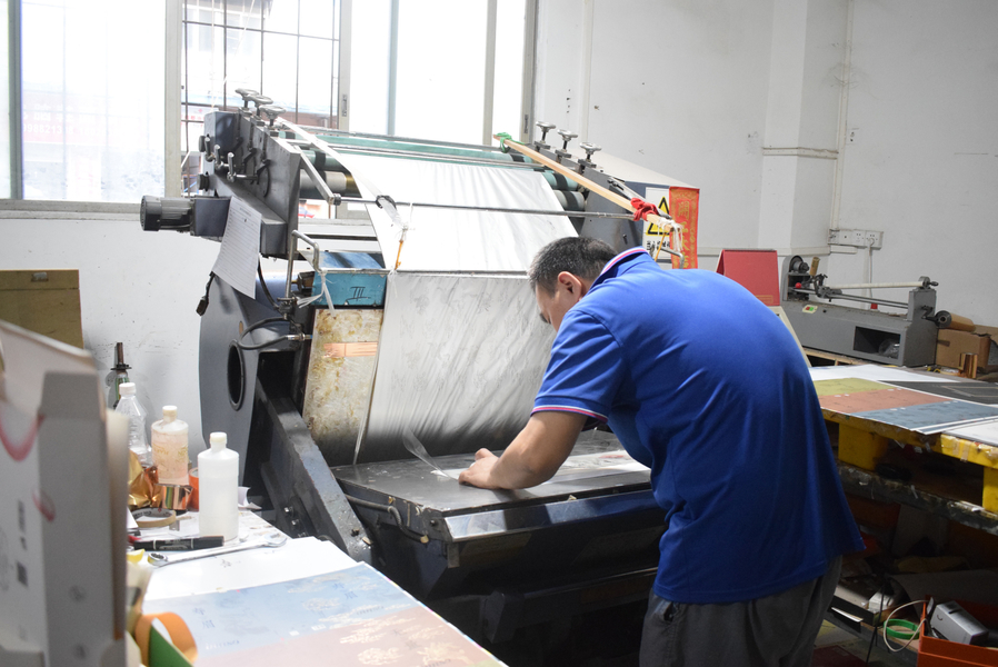 GUANGZHOU YM PACKAGE PRODUCTS CO.,LTD. lini produksi pabrikan