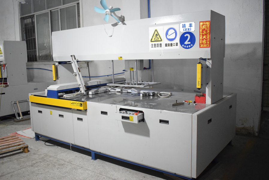 GUANGZHOU YM PACKAGE PRODUCTS CO.,LTD. lini produksi pabrikan