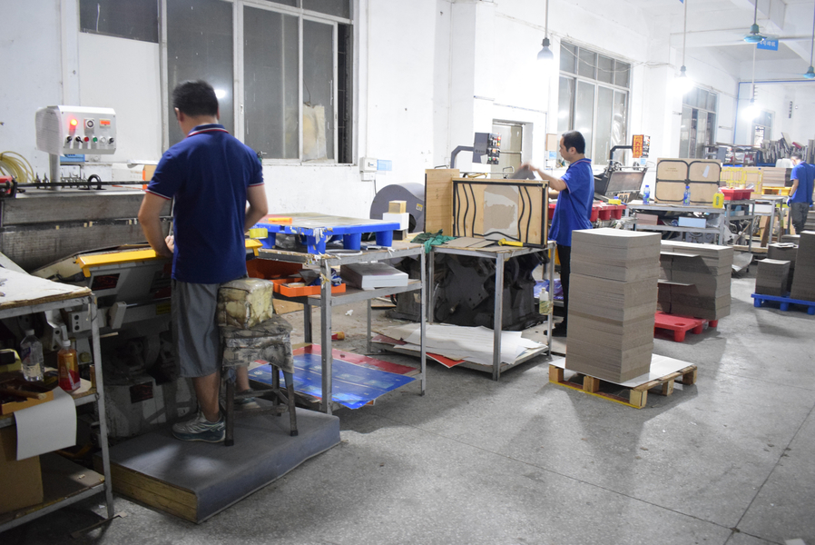 GUANGZHOU YM PACKAGE PRODUCTS CO.,LTD. lini produksi pabrikan