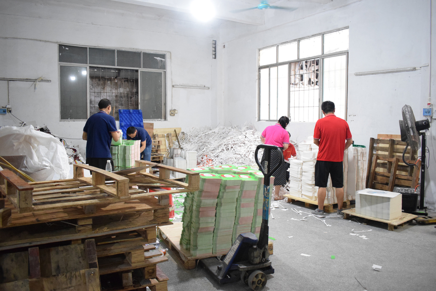 GUANGZHOU YM PACKAGE PRODUCTS CO.,LTD. lini produksi pabrikan