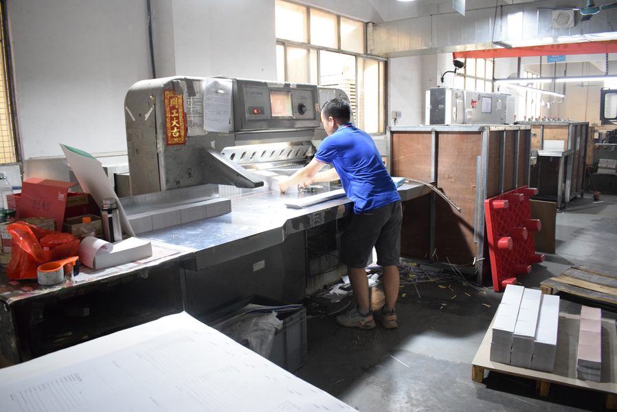 GUANGZHOU YM PACKAGE PRODUCTS CO.,LTD. lini produksi pabrikan
