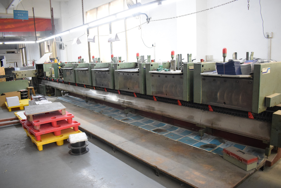 GUANGZHOU YM PACKAGE PRODUCTS CO.,LTD. lini produksi pabrikan