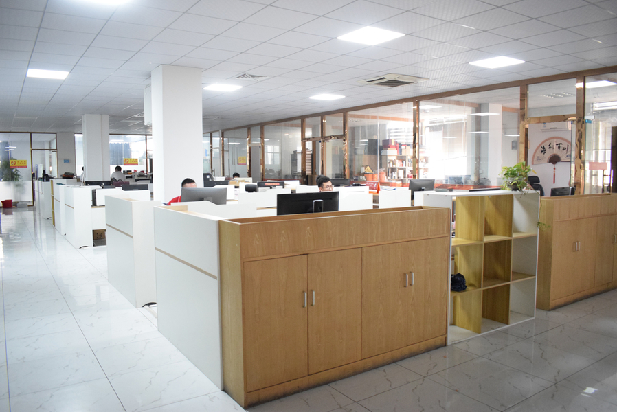 GUANGZHOU YM PACKAGE PRODUCTS CO.,LTD. lini produksi pabrikan