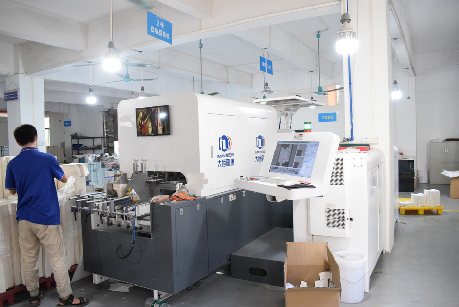 GUANGZHOU YM PACKAGE PRODUCTS CO.,LTD. lini produksi pabrikan